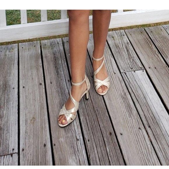 Golden pump 3" heel - Picture 7 of 7